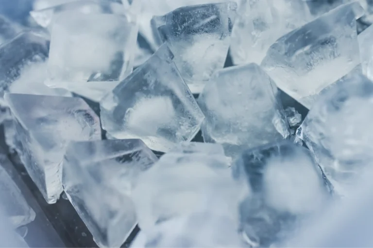 there are many ice cubes in a pile on a table