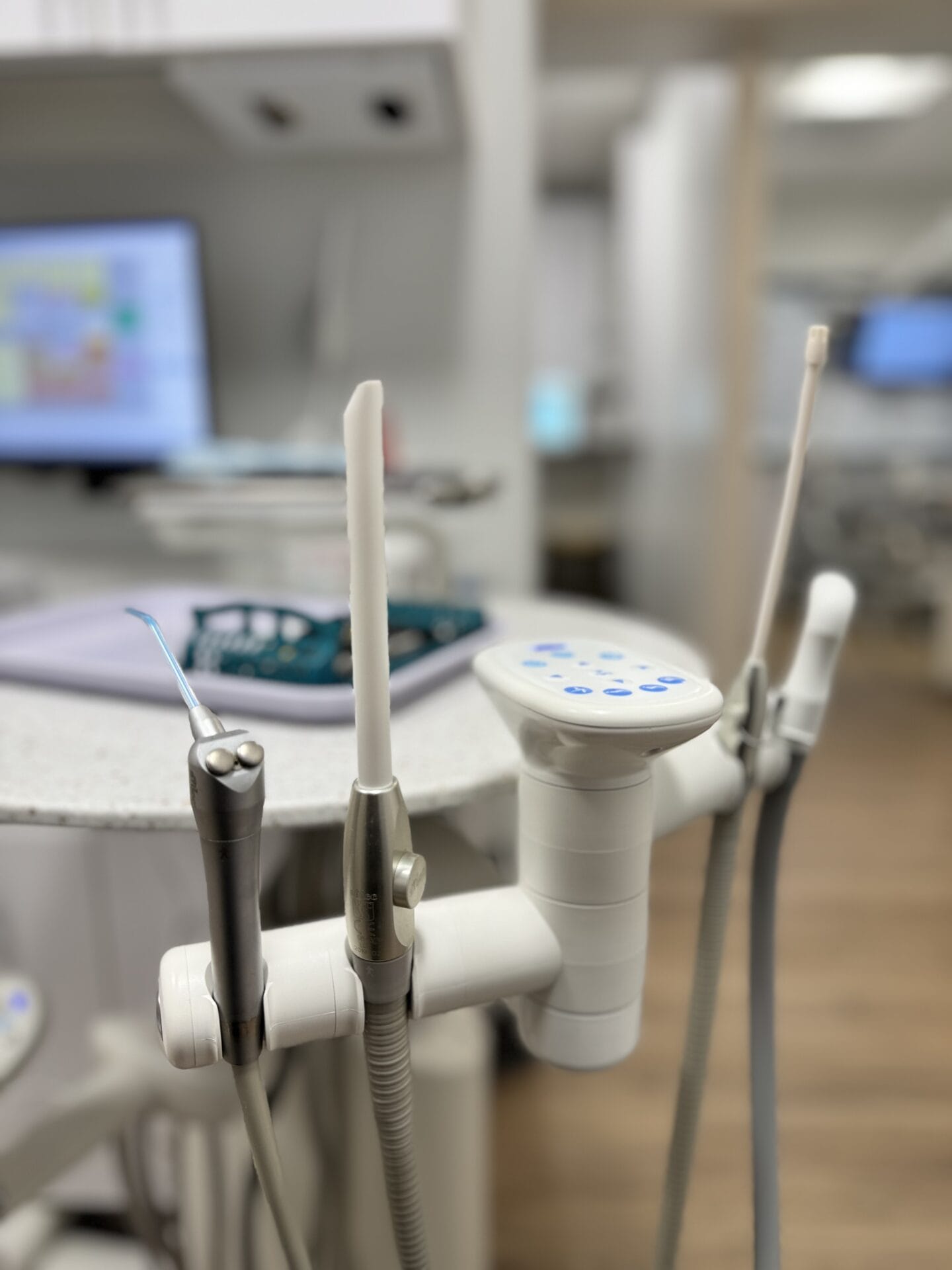 there are a lot of dental equipment that are sitting on a table